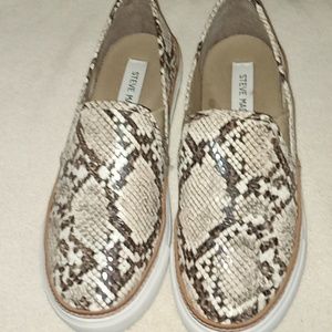 Steve Madden Snake Print Shoes Size 6.5